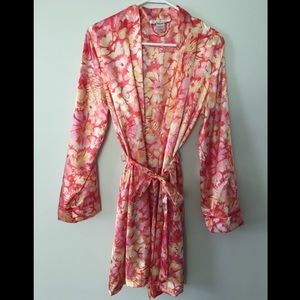 ✨LAST CHANCE! ✨  Floral Silky Robe